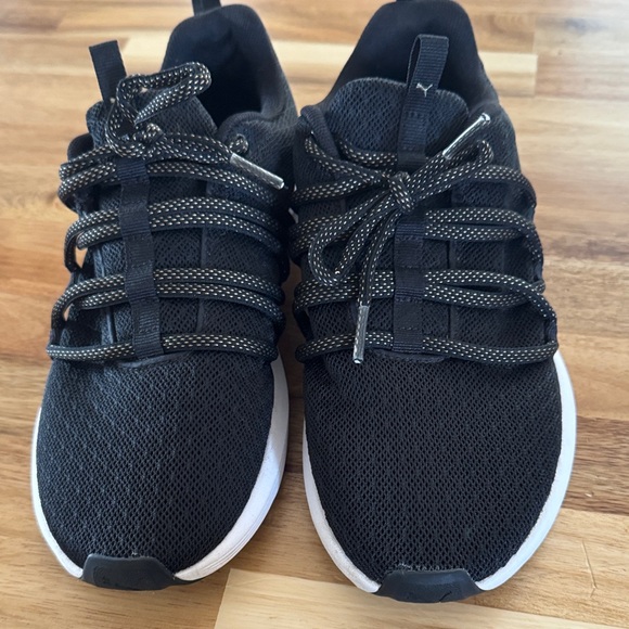 Puma Women’s Black and White SoftFoam Sneakers size 6 - Picture 2 of 10